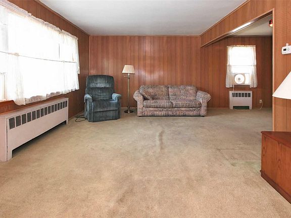 4th image of 2431 Gladmore St