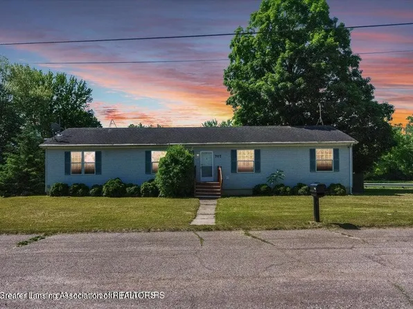 707 Sawyer Rd, Lansing, MI 48911