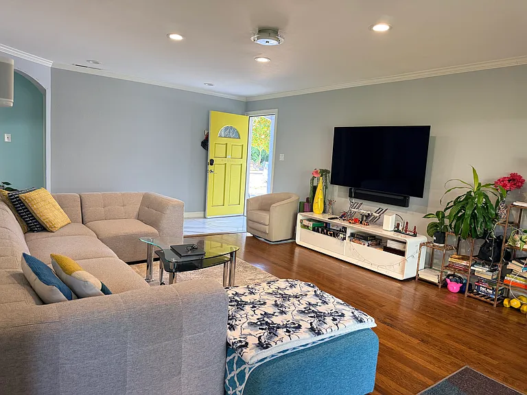 1394 Niagara Dr — Photo 4
