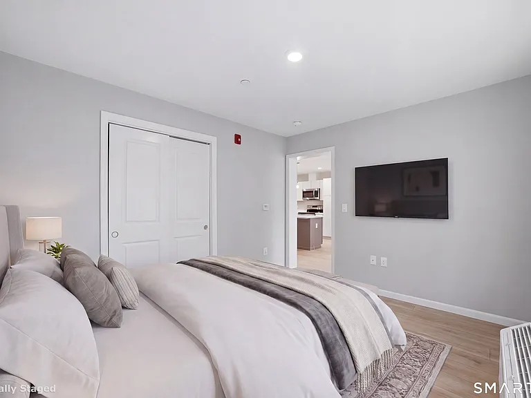 589 Bedford St #207 — Photo 7
