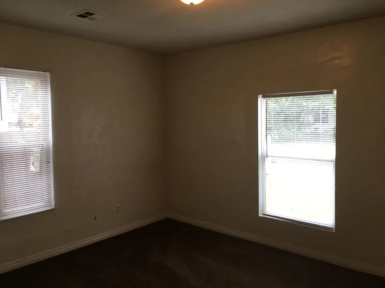 503 W Rickenbacker Dr — Photo 4
