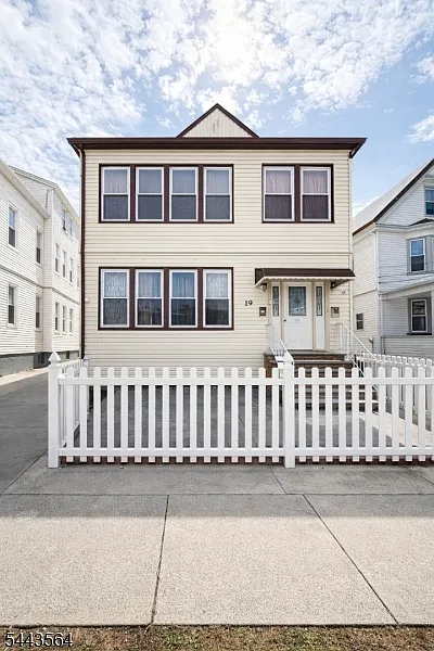 19 Burgess Pl #2