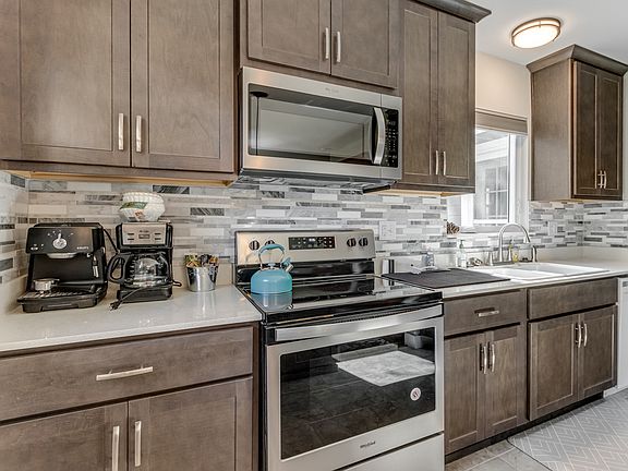 4th image of 801 N University Blvd