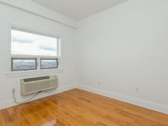 2nd image of 809-815 22nd St #602