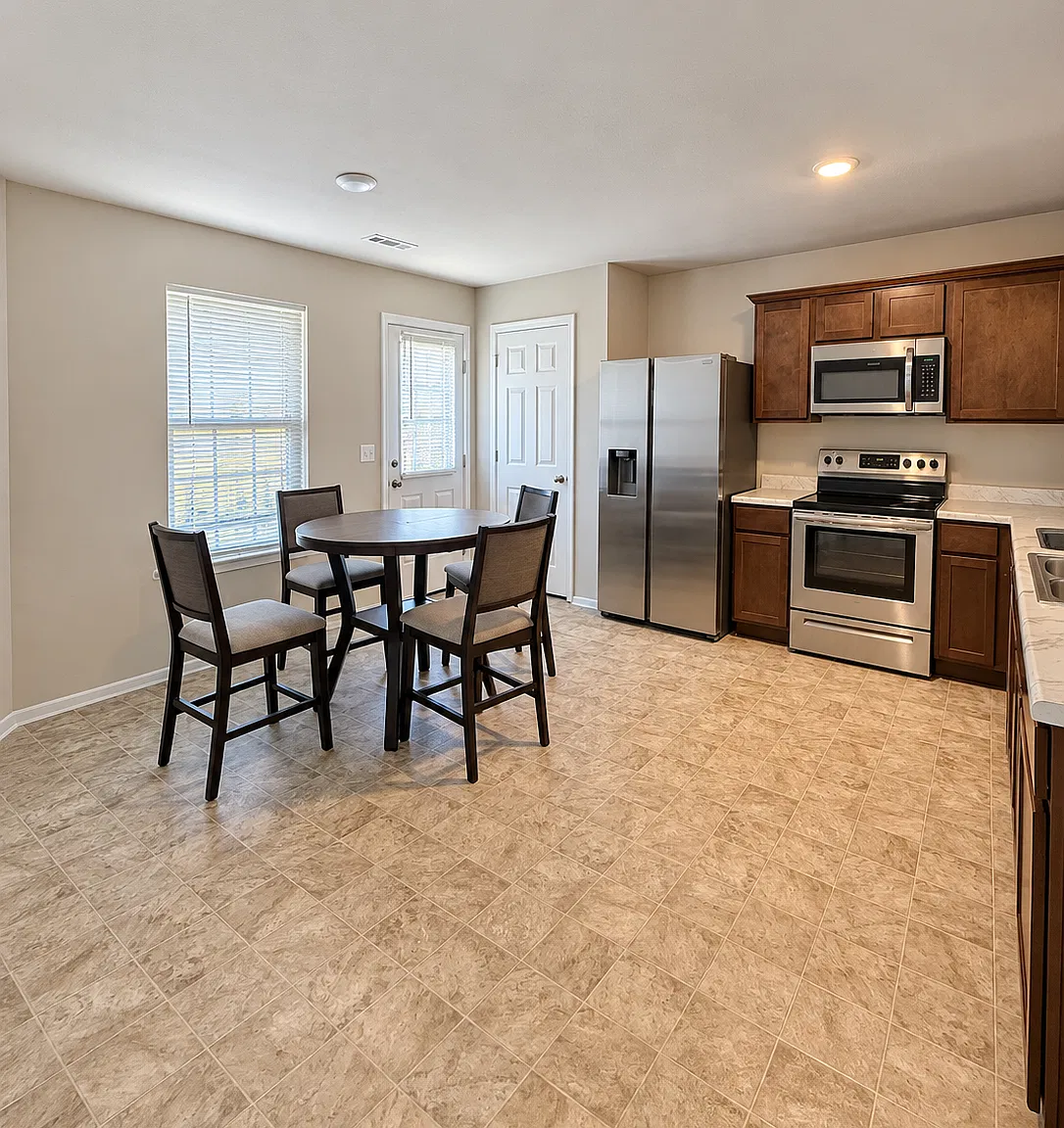 3 bed, 1216 sqft, $1,600 — Photo 4
