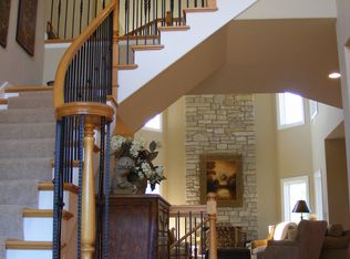 24 Ford Ln, Naperville, IL 60565