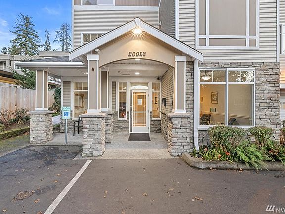 3rd image of 20028 15th Ave NE APT 106