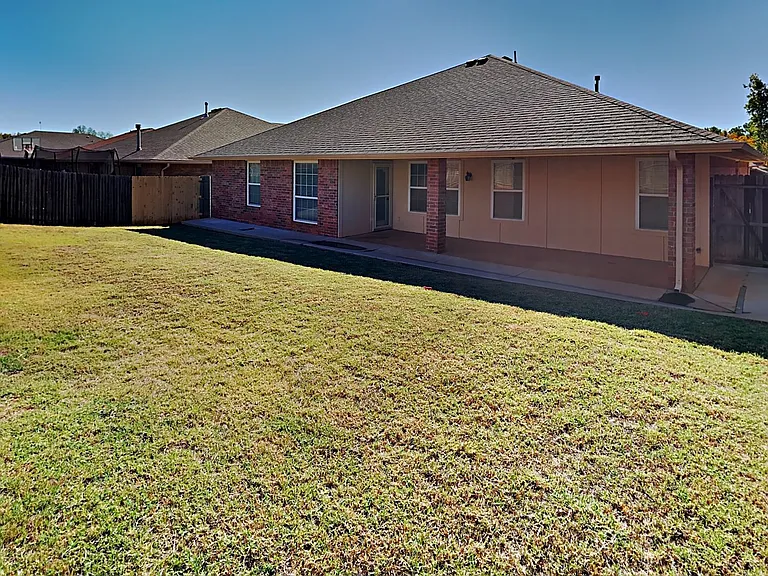 9315 Peachtree Ln — Photo 20