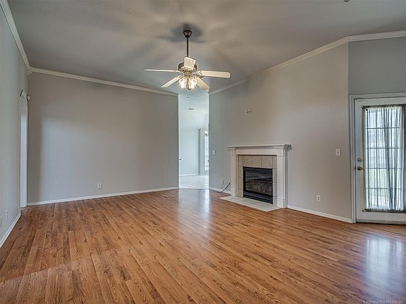 5th image of 1103 E Spinnaker St
