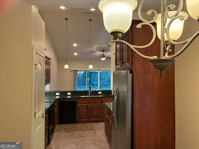 216 Holm Pl — Photo 9