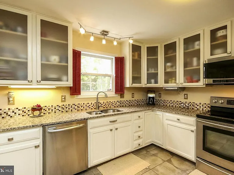 14 Meade Ct — Photo 1