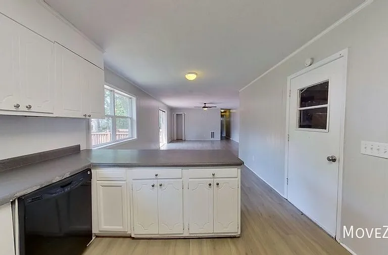 510 Wesley Ave — Photo 14