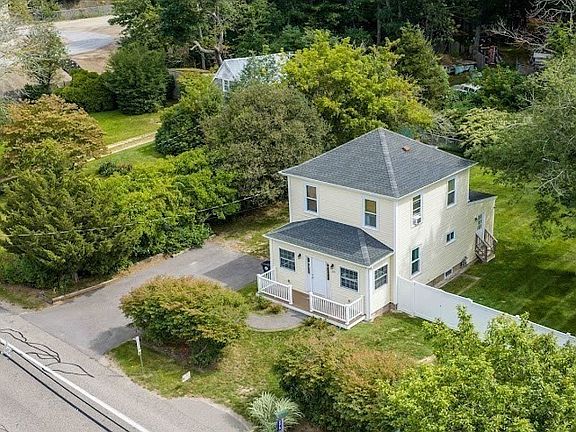 4th image of 275 Holmes St