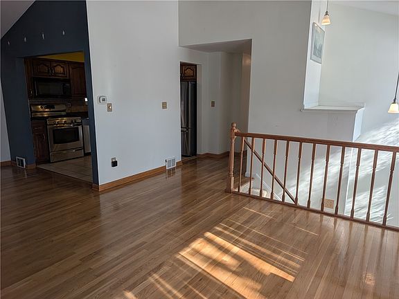 5th image of 211 Rosebriar Dr