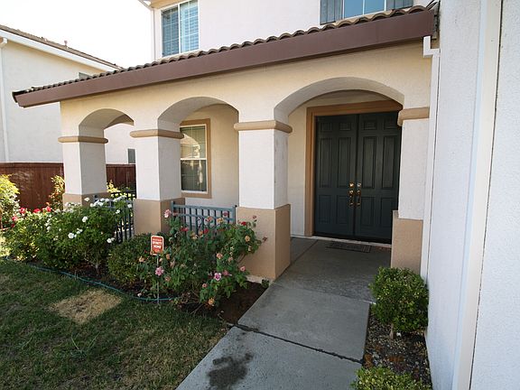 3rd image of 370 Aldeburgh Cir