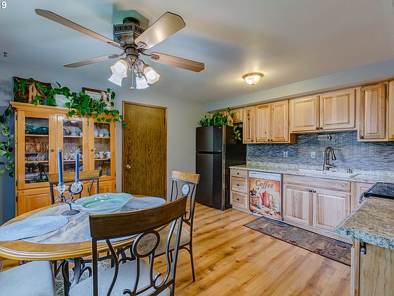 4th image of 4912 NE 54th St