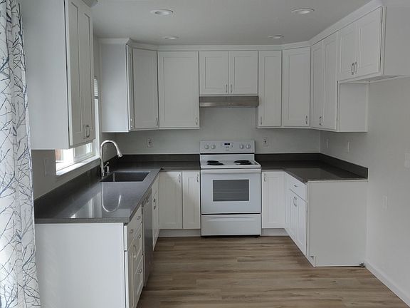 3rd image of 319 Vineyard Dr