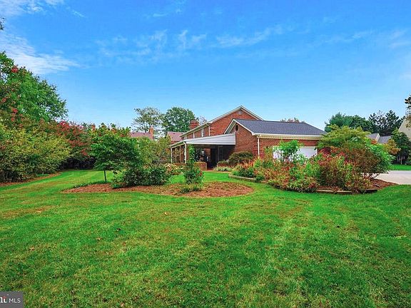 2nd image of 9441 Mount Vernon Cir