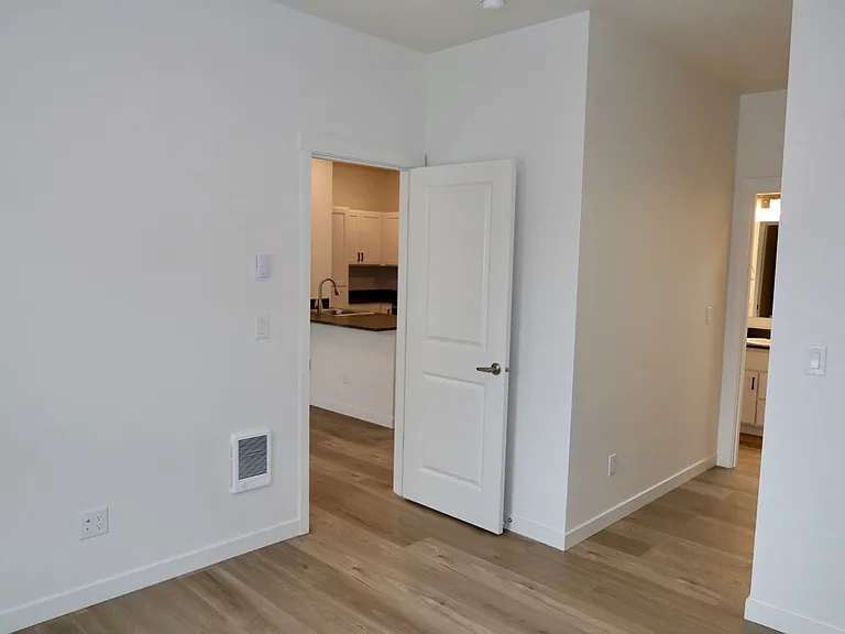 704 Elkins Way SE — Photo 24