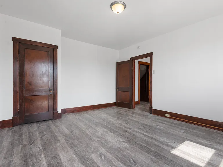 326 Anthony St — Photo 16