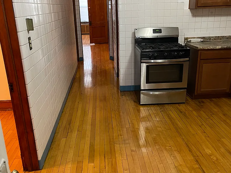 1032 N Trumbull Ave — Photo 8