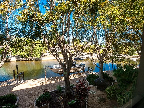 4th image of 830 E Gulf Dr Unit 2