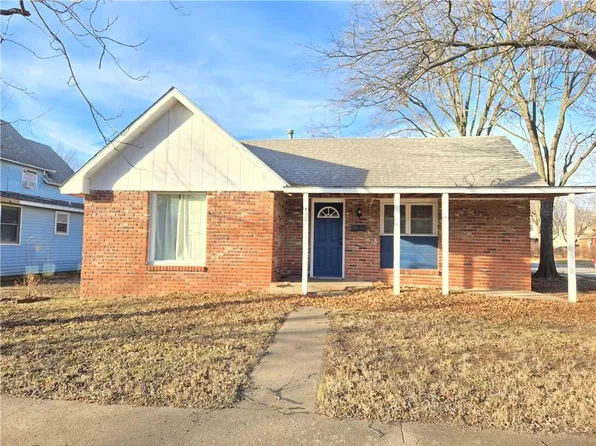 538 E 6th St, Cherryvale, KS 67335