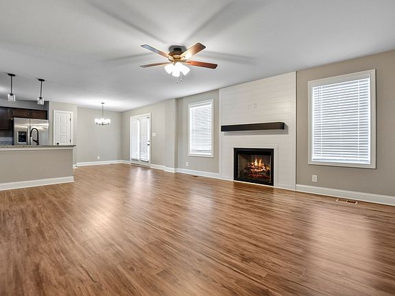 4th image of 509 Burgess Ct