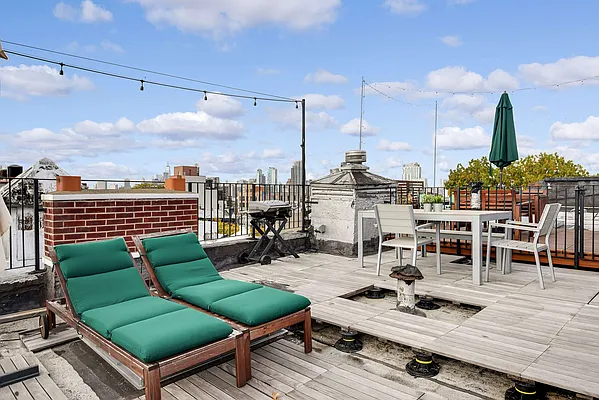 Sold by Compass | media 17