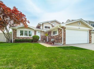 1018 E Meadow Lake Dr, Palatine, IL 60074