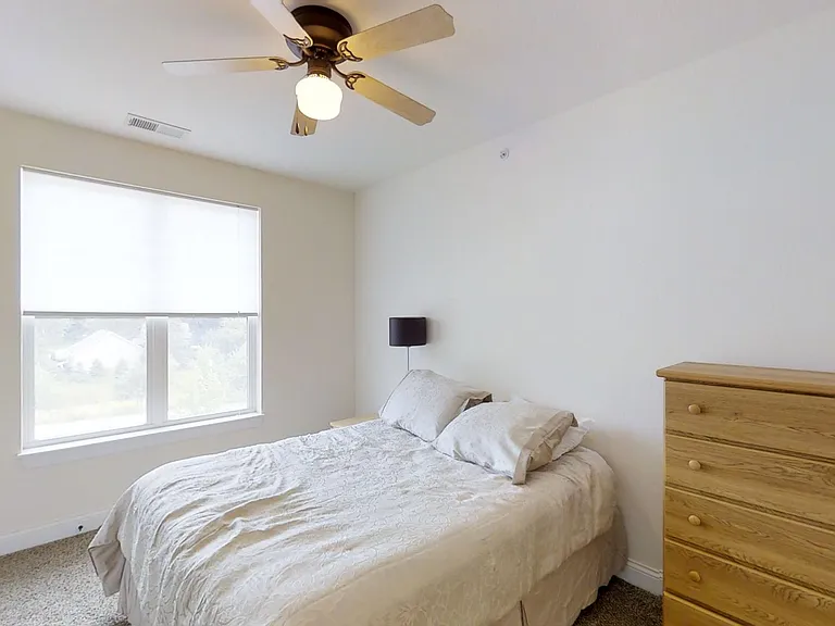 Delafield Lakes Apartments — Photo 10