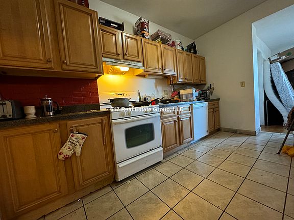 3rd image of 33 Egremont Rd APT 2