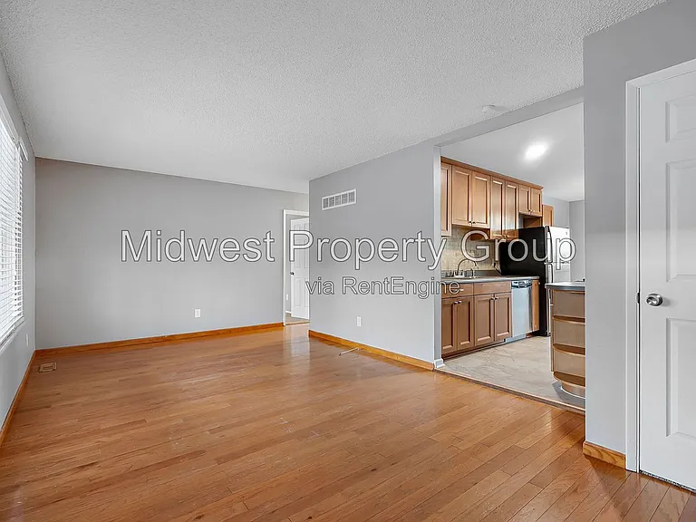 1128 Saratoga Dr — Photo 4