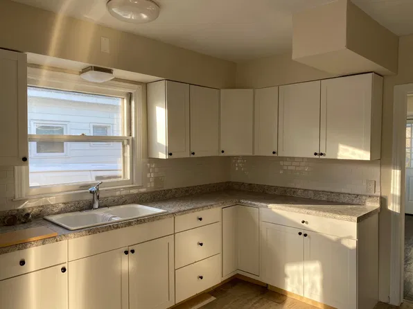 1046 Helen St NE, Grand Rapids, MI 49503