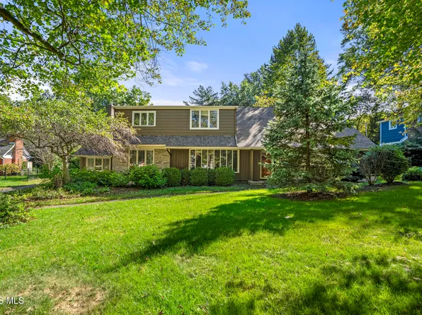 2242 Dundas Rd, Toledo, OH 43606
