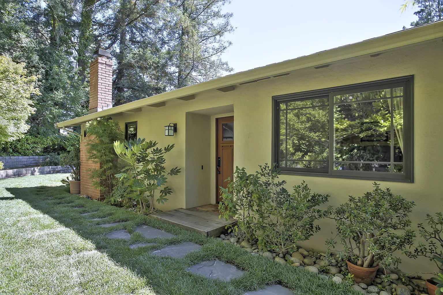 1005 Katherine Ln photo 1