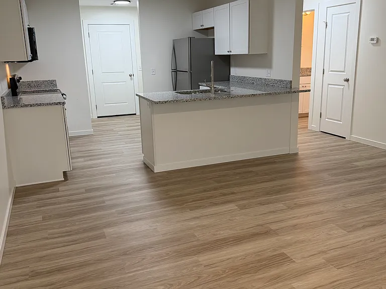 1219 Fountain Dr — Photo 6