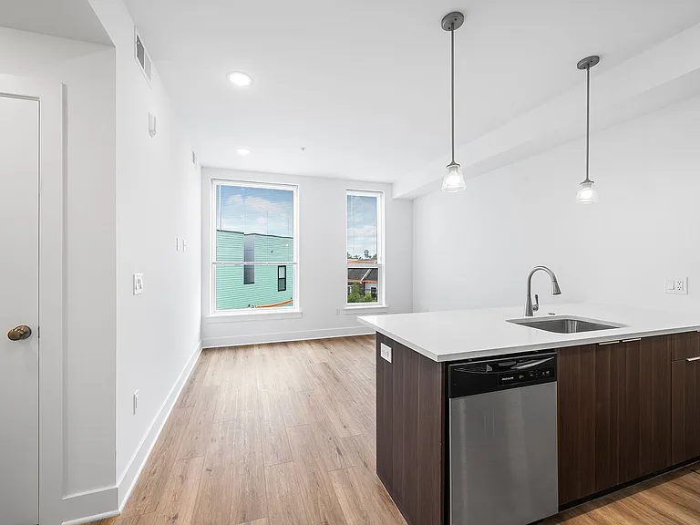4324 Lancaster Ave — Photo 33