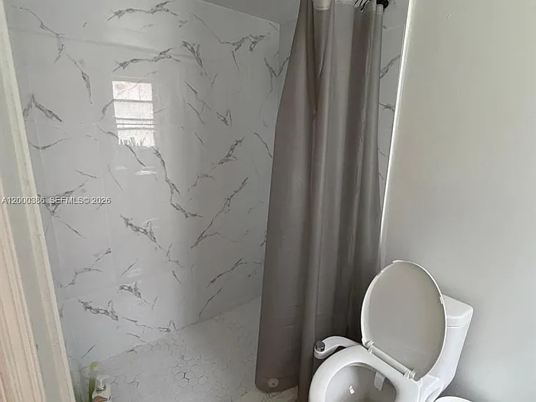 219 NE 14th Ave #101 — Photo 30