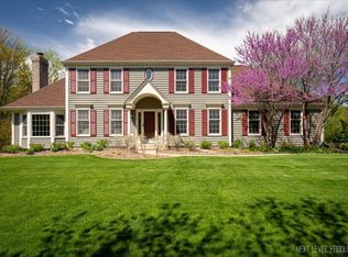 462 Country Ln, Crystal Lake, IL 60012