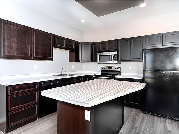 3rd image of 4000 Garden View Dr #A