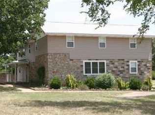 Old School St, Yellville, AR 72687