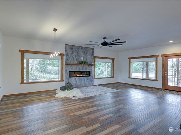 5th image of 322 Dorado Avenue SW