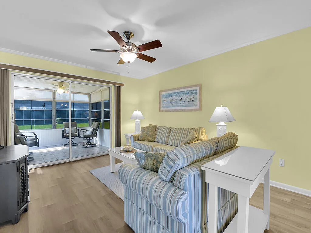 2 bed, 1023 sqft, $1,600 — Photo 4