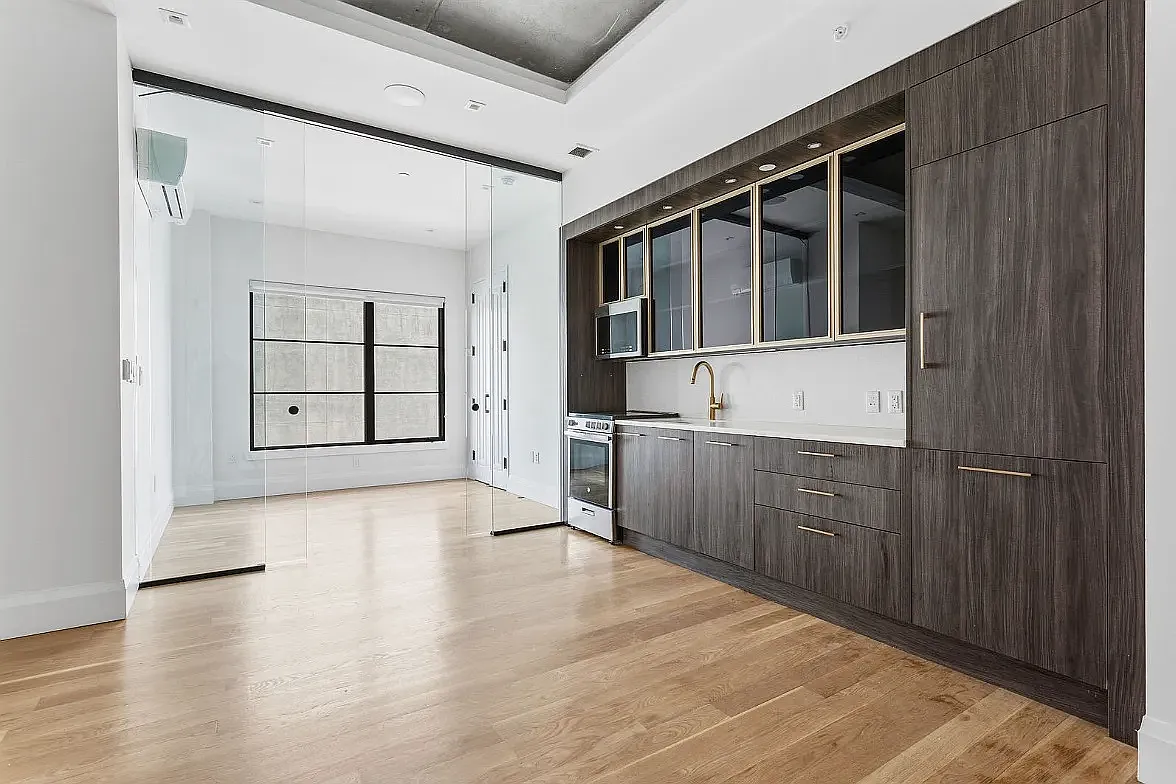 329 Gates Avenue — Photo 3
