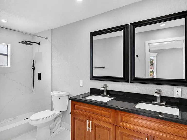 5424 SW 44th Ter — Photo 39