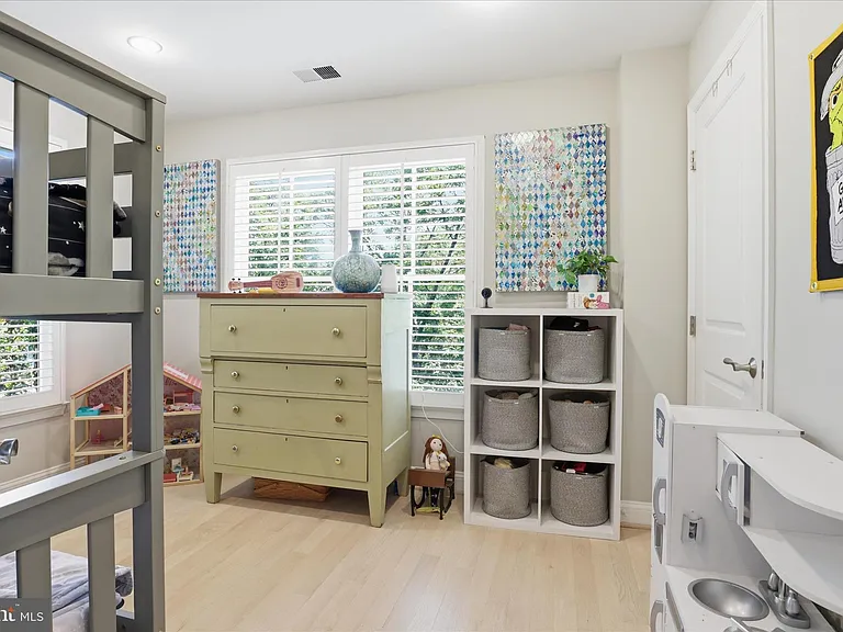 301 S Henry St — Photo 25