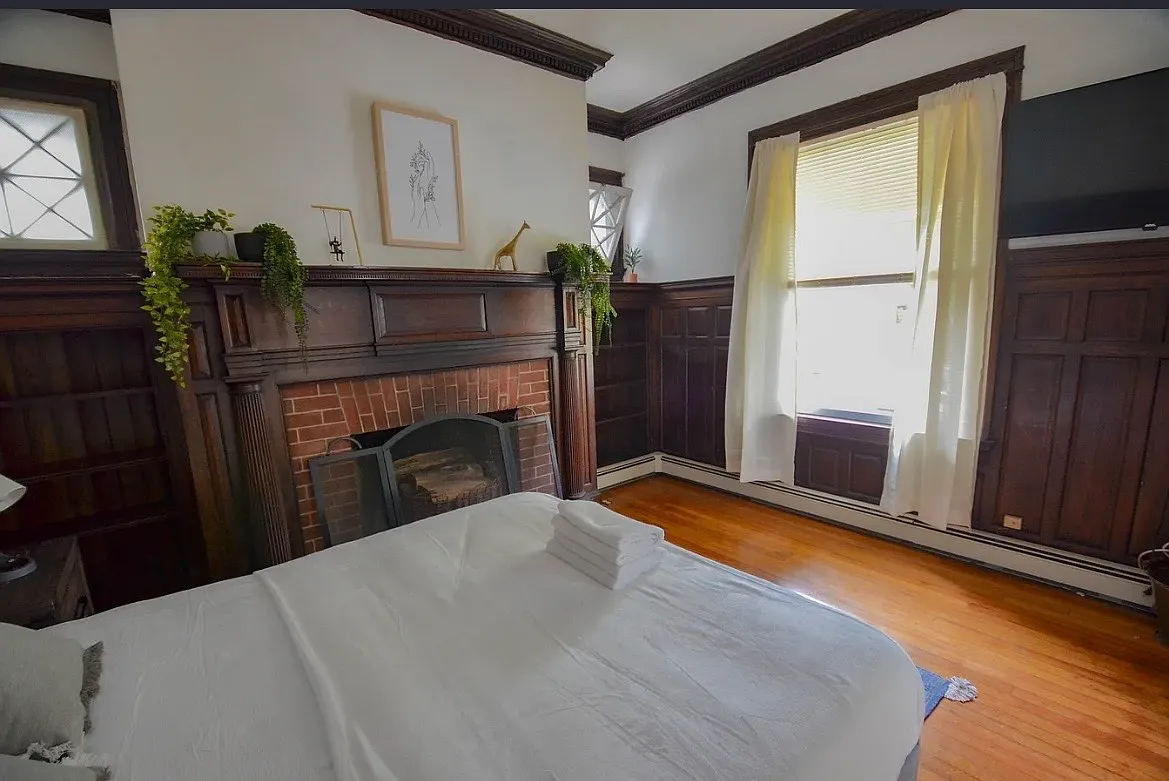 2 bed, $2,400 — Photo 4