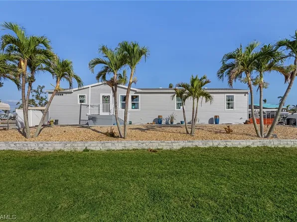 2852 York Rd, Saint James City, FL 33956