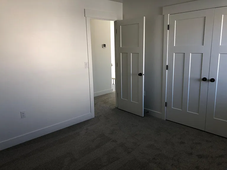 493 W Woodland Rd — Photo 21